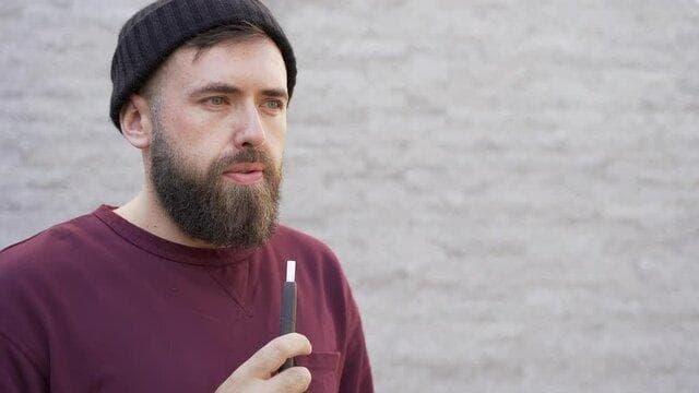 E-Zigaretten Shop präsentiert praktische Tipps, wie lange hält eine e zigarette wirklich, Akkulaufzeit Pflege und Ersatzteile